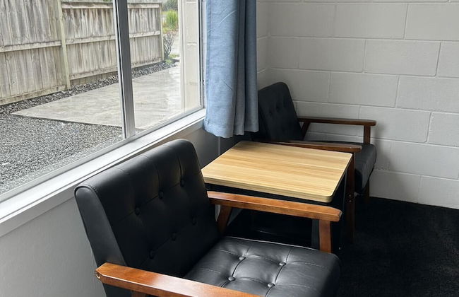 Avon Apartments - Photo 5