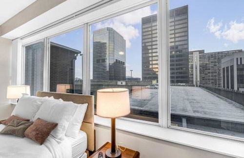 HUGE Panoramic SkySuite w/ Downtown VIEWS: Gym - Photo 28