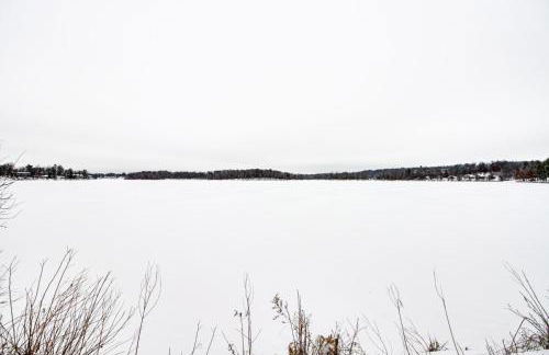 Cozy Rice Lake Cabin with Balcony and Grill and Views - Photo 31