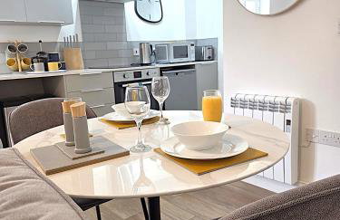 Cozy One Bed Flat at Dawe Luxury Suites - An Entire Apartment near Ely Cathedral & Train Station - The Perfect Base to Explore Ely, Cambridge, Norfolk & London - 2 Guests Max & Pet Friendly - Photo 7