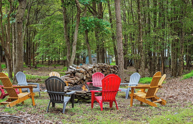 Frolic on Fern by Avantstay Enclosed Deck w/ Forest Views, Bar - Foto 88