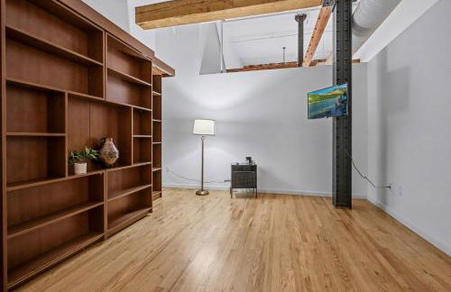 The Elevated Gallery - Historic Loft - Heart of Downtown - 98WalkScore - Foto 8