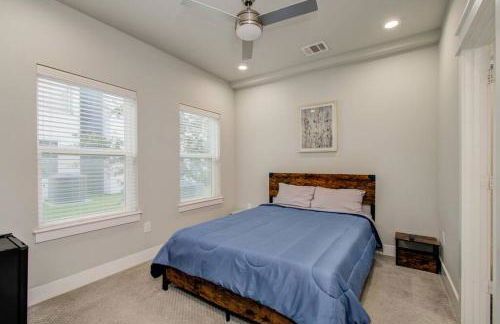 Luxurious Med Cntr/NRG Townhome - Photo 20