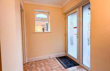 Three Bedroom Bungalow ideal for families or contractors Highbridge - Photo 35