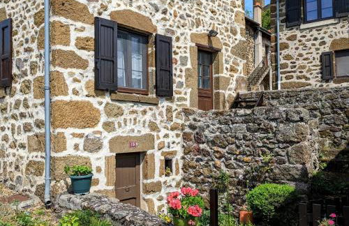 Évasion au cœur de Polignac : Charme et confort à deux pas du Puy-en-Velay - FR-1-582-382 - Foto 1