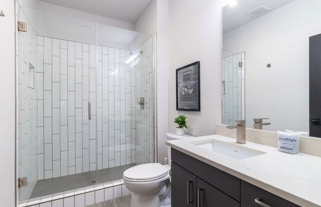 Astra Modern Midtown Retreat With Pool Gym Steps to Dining Broadway - Foto 19