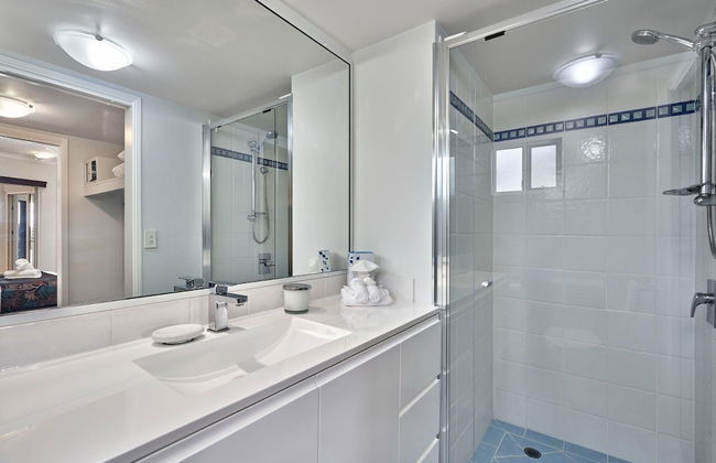 North Cove Waterfront Suites - Photo 28