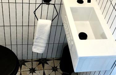 Stunning 3 bedroom & 2 bathroom cottage with patio - Foto 31