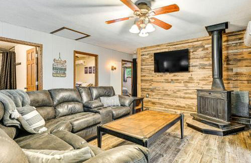 Canal-Front Cabin Dock and Fire Pit in New Lisbon - Foto 3