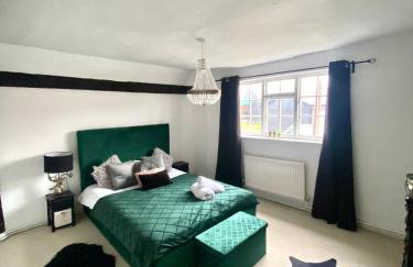 Farmhouse Retreat with Hot Tub, Pool, Horses, Games Room, Free Car Park, Only 45 min from Oxford Circus - Foto 31