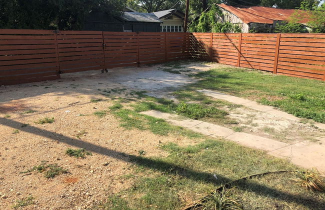 Huge Remodeled 5BR 4BA House Sleeps 20 Downtown - Photo 56