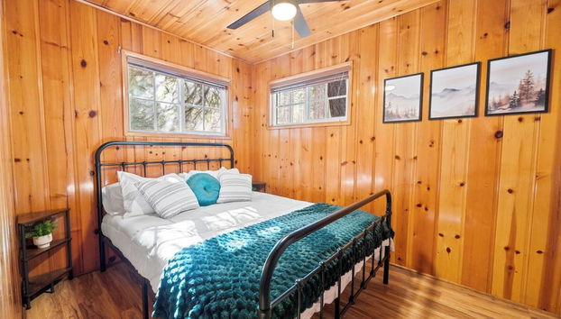 Blue Skies- Modern Cabin Near Slopes w Fireplace - Foto 5, Habitación