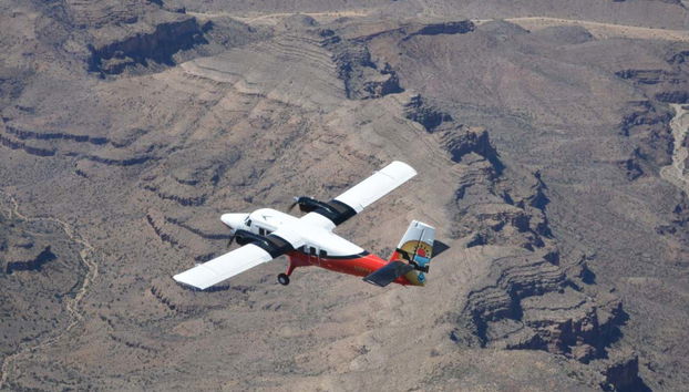 Avion de tourisme au-dessus du Grand Canyon