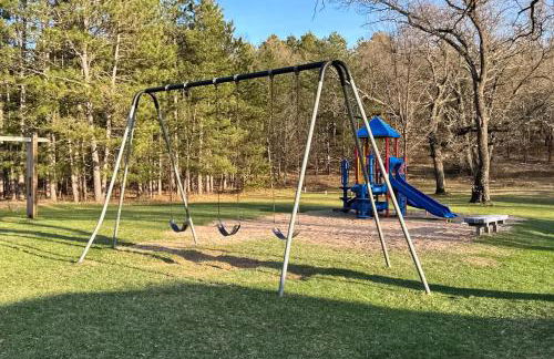 Pool and Beach Access! Lake Arrowhead Hideaway - Foto 33