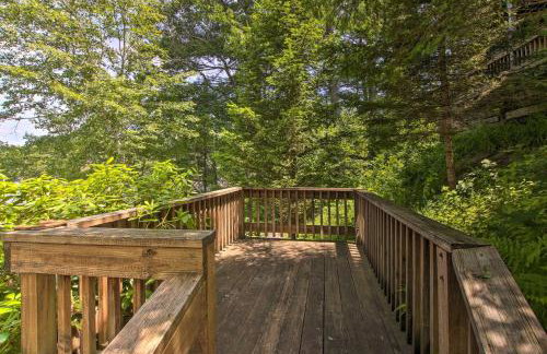 Waterfront New England House on Wickaboag Lake! - Foto 24