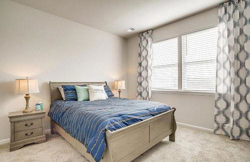 Pool Access and Beach Shuttle Millville Townhome! - Foto 12