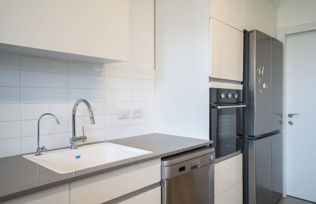 Vibrant Seaside Stay with Balcony by Sea N' Rent - Foto 32