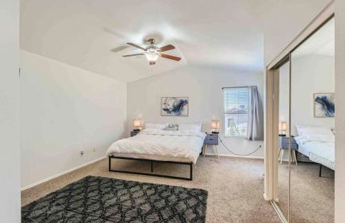 Modern Spacious 3 BR Home Pool and Game - Foto 21