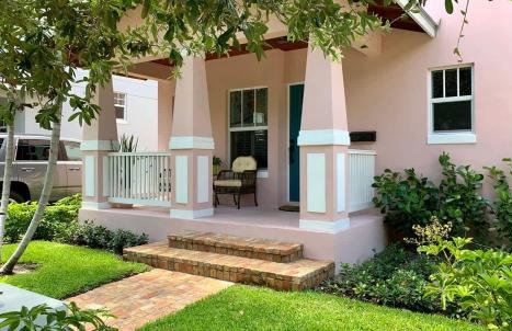 The Pink House - Bask in Style Steps from the Convention Center - Foto 2