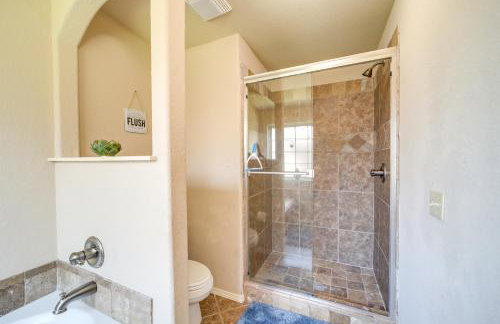 Central Bentonville Home with Fenced Yard! - Foto 16