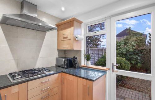 Cosy 2 bed house with driveway parking and garden - Foto 17