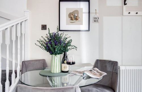 Wheatley House - Great Location - Free Parking, Self-Check-In, Fast Wifi and Smart TVs by Yoko Property - Foto 20