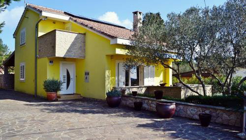 Yellow Villa - Photo 2