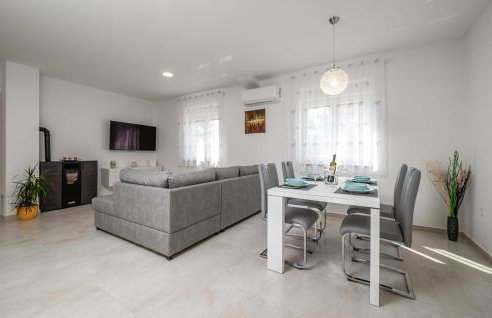 2 Bedroom Stunning Home In Zeliski - Foto 3