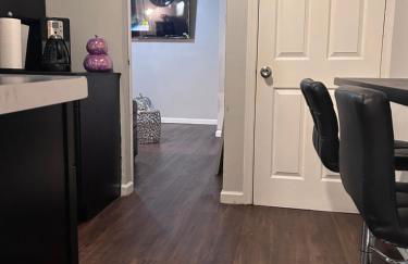 The Layover Lounge - Foto 7