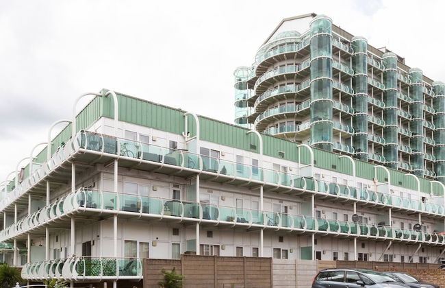 Skyvillion - Tower Point Enfield 1bed With Balcony - Photo 12