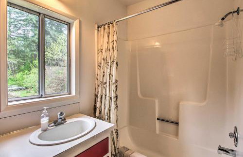 Vida Cabin with Yard and Grill on McKenzie River! - Foto 8