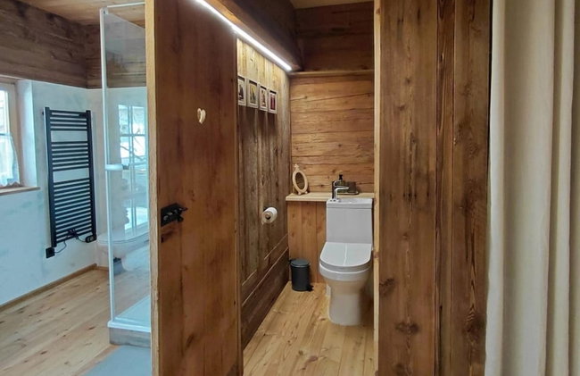 Historic Farmhouse: 200 Years old Meets new - Photo 14