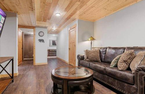 Luxury Lodge on 40 Private Acres • HUMM Sauna • Party Barn • - Foto 31