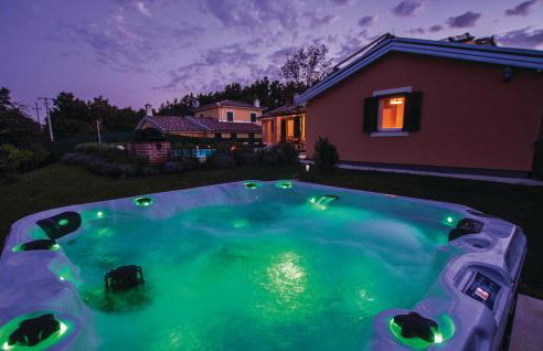 Gorgeous Home In Rezanci With Jacuzzi - Foto 17