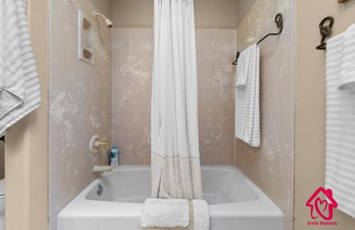 The Rose Garden Estate with Swim Spa - an Irvie Home - Foto 52