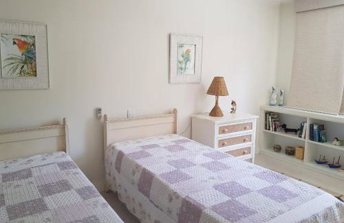 Casa alto padrão na Ferradura em condomínio com piscina privativa - Foto 35