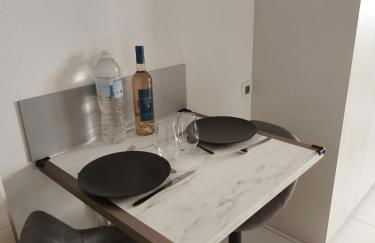 Studio calme et paisible, climatisé avec terrasse au dernier étage, 100m du tramway et 20 min de la promenade des anglais - Foto 10