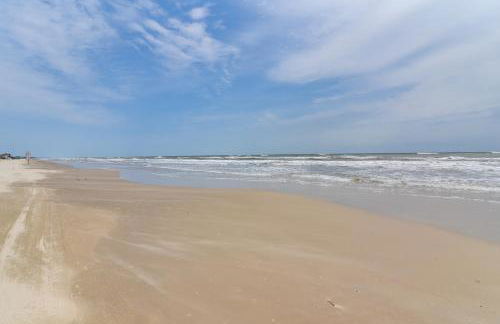 Walk to Gulf Surfside Beach Home with Deck - Photo 32