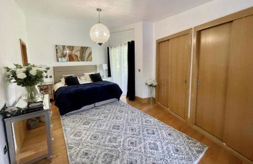 Modern contemporary home in beautiful setting - Foto 61