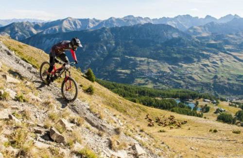 APT T2 4 COUCHAGES dans RES. 4 * - BALCONS des AIRELLES (1800) coeur de station - Photo 16