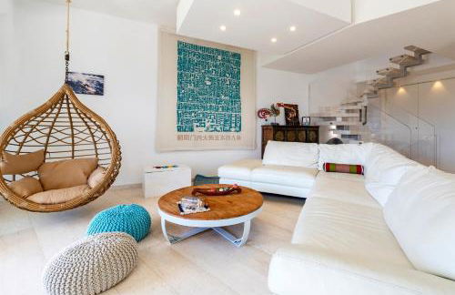 Luxury Seafront Villa with Rooftop Pool & Stunning Sea Views - Foto 4