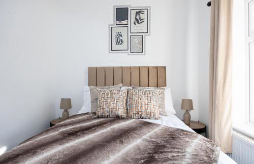 Bolton 2BR Cinema House, Free Parking, Fast WiFi, Comfortable Stay - Foto 14