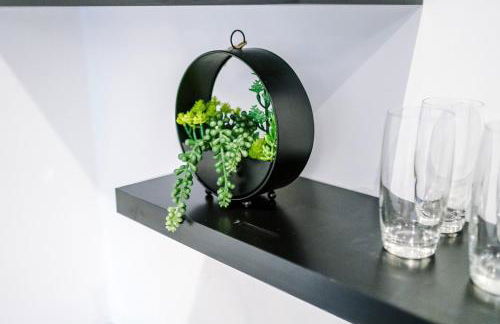 Modern 1BR Apartment in Central Warrington - Foto 46