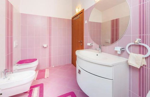 Holiday home in Šušnjevica with swimming pool - Photo 14