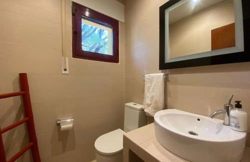 Chalet con piscina vistas y salida a parque natural - Foto 16