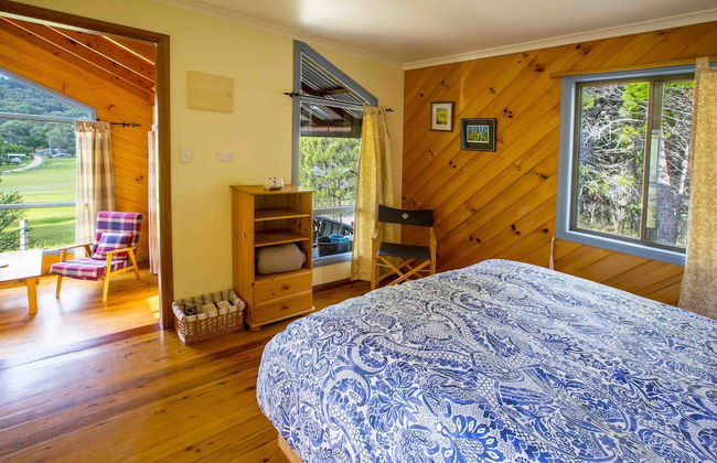 Wisteria Cottage and Cabins - Photo 3