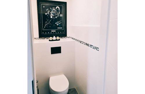 Familienfreundliche geräumige Design-Wohnung mit Balkon im Zentrum - APOLONIAliving - Foto 19