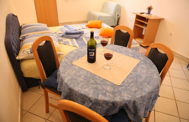 Sea front stone house - Photo 22