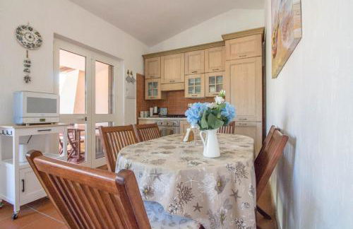 GuestHost - Seaside Apartment with Parking - Foto 11