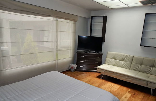 Minimalist Apartment - Photo 9